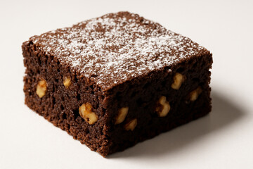 Brownie de chocolate com nozes e açúcar de confeiteiro