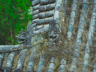  animal ornaments on house- ridges