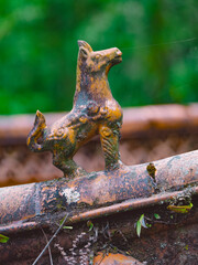  animal ornaments on house- ridges