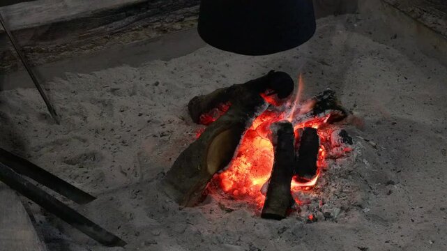 囲炉裏の火