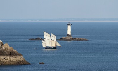 voilier ancien &agrave; la pointe du grouin en Bretagne