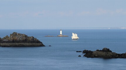 voilier ancien à la pointe du grouin en Bretagne