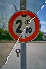 Camminare e fotografare le bellezze dell’Italia  nelle sue parti più affascinanti e nascoste con effetto carta strappata