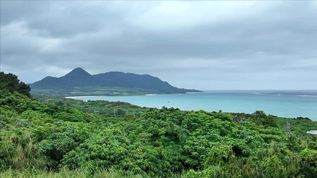 石垣島北東部にある玉取崎展望台から見る平久保半島