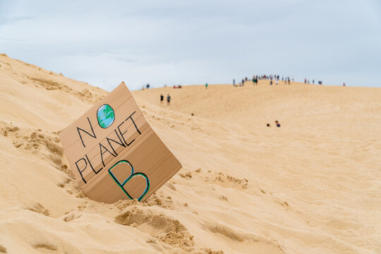 Environmental message on a sign in the Grande dune du Pilat