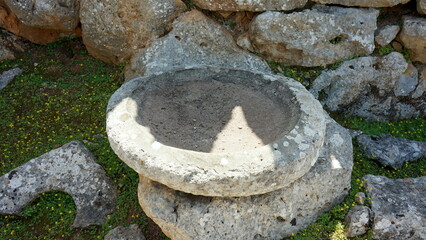 Behälter in der antiken Stadt Lato, Kreta © Jogerken
