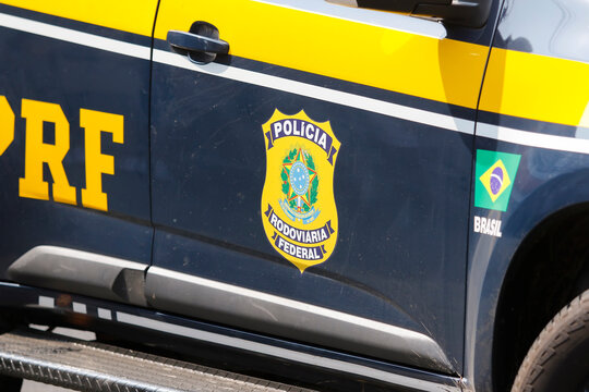 police car description detail - in Portuguese: policia rodoviaria federal