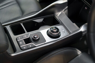 Naklejka premium Close-Up of Rotary Control Knob and Center Console in a Modern Car
