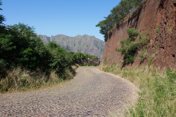 Straße in Berglandschaft auf Santo Antão Kap Verde