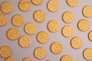 Obraz premium Sandwich cookies, biscuit, on a light background. Modern concept of cookies. Tasty snack