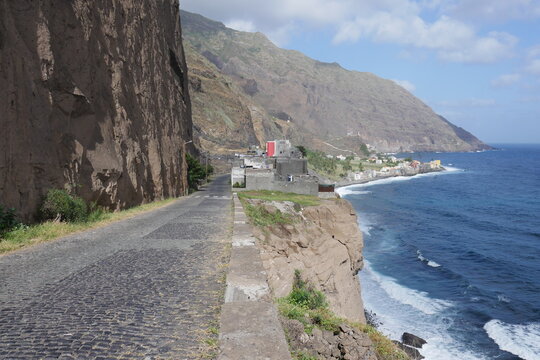 K&uuml;stenstra&szlig;e bei Paul auf Santo Ant&atilde;o in Kap Verde Kapverdische Inseln