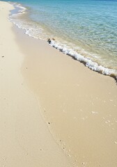 Obraz premium Serene Beach Scene Tranquil Waves and Pristine Sand