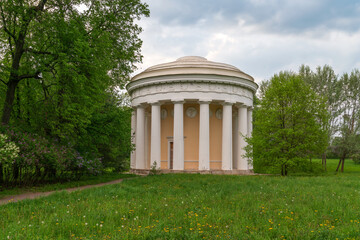 Fototapeta premium View of the Temple of Friendship on the bank of the Slavyanka River in the Pavlovsky Park on a sunny summer day, Pavlovsk, Saint Petersburg, Russia