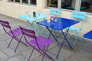 Terrasse de bar colorée