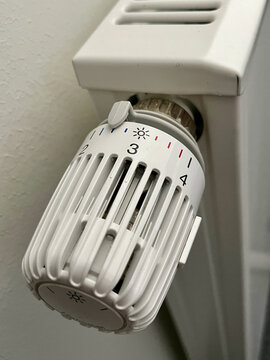 modern radiator valve for regulating heat and saving energymodern radiator valve for regulating heat and saving energy