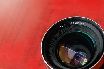 Aufsicht Objektiv 35 mm f 2,0 ohne Text Logo entfernt