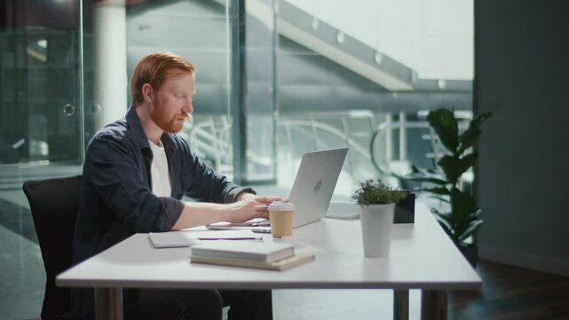 Management, Micro Productivity, Task Planning, Daily Structure. A Focused Man Works on His Computer in the Office, Demonstrating Deep Concentration, Smart Scheduling, and Productivity Hacks in Action