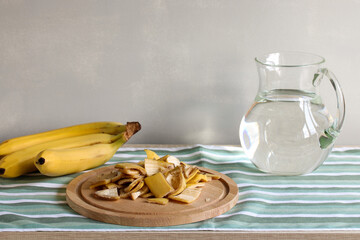 Preparing banana peel fertilizer: soaking chopped banana peels in water