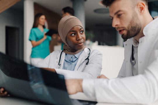 Doctors examining x ray of patient in hospital - Powered by Adobe