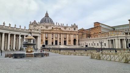 Obraz premium A Walk Through the Vatican: St. Peter's Square and Basilica