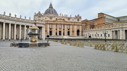 Obraz premium A Walk Through the Vatican: St. Peter's Square and Basilica