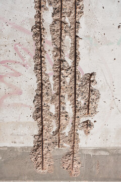 Berlin wall reinforcement wires
