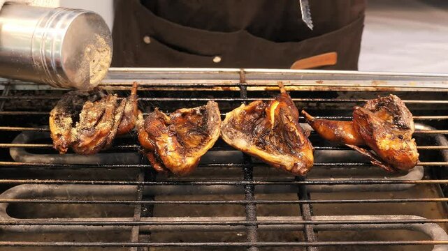 Sprinkle cumin powder on the roasted pigeon