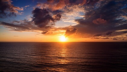 Obraz premium Fiery orange sunset at the ocean