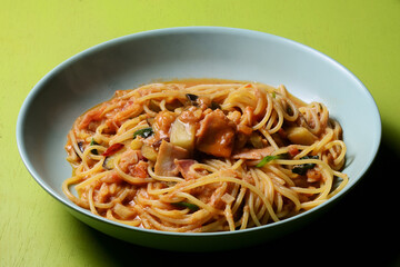 小松菜と茄子のトマトソースパスタ