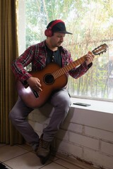 Obraz premium man with headphones playing guitar