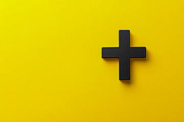 Obraz premium Minimal black hashtag icon on bright yellow background, flat design style with simple geometric shapes.