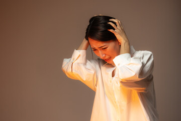 女性　火災 © Takahiro