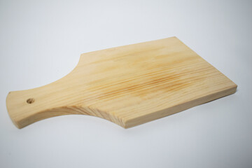 A plain wooden cutting board with a smooth surface and light wood grain, perfect for kitchen use.