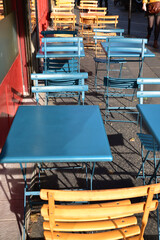 Terrasse de bar colorée