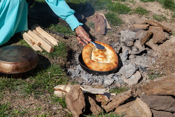 making asian flatbread on the street