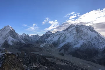 Vista desde la cima del Lobuche (6119 mts) del Everest, Lhotse y Nupse y del campo base al amanecer