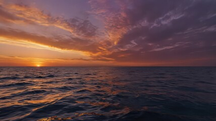 Obraz premium Vibrant sunset/sunrise over the ocean with dramatic clouds