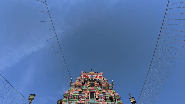 Thirukalukundram is known for the Vedagiriswarar temple complex, popularly known as Kazhugu koil (Eagle temple). This temple consists of two structures, one at foot-hill and the other at top-hill.