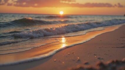 Obraz premium Sunset serenity over golden beach waves