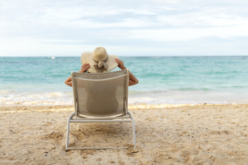 Fototapeta premium Relaxing by the seaside on a sunny day while enjoying the sound of waves and the gentle ocean breeze
