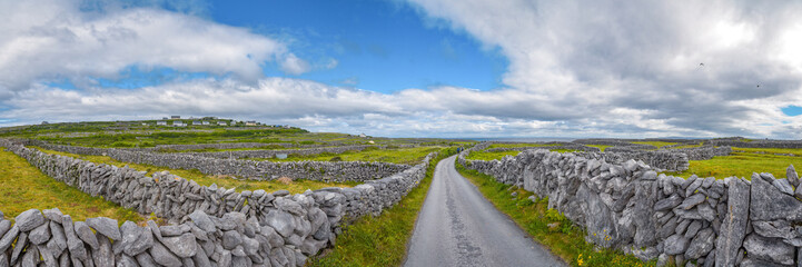 Landschaft auf der Aran Insel Inis Oirr in Irland