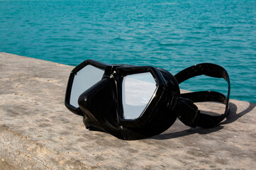 Diving mask with mirrored glasses