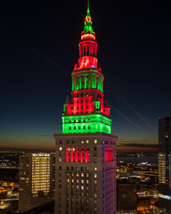 Obraz premium Terminal Tower lit up at night - Cleveland. OH