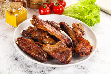 Roasted duck wings with sauce