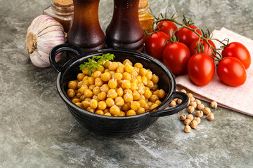 Canned chickpea in the bowl