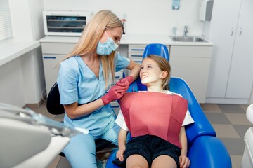 Obraz premium dentist concept, dental explorer, Stomatology cabinet, dental tools, examination patient, dental procedure, professional orthodontic clinic