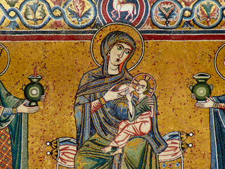 Naklejka premium Statue of the Virgin Mary with Jesus breastfeeding her. Church of Santa Maria in Trastevere, one of the oldest basilicas in Rome.