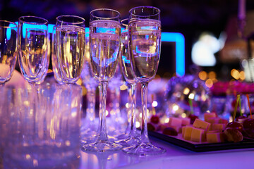 ​Elegant Wine Glasses with Wine on a Table