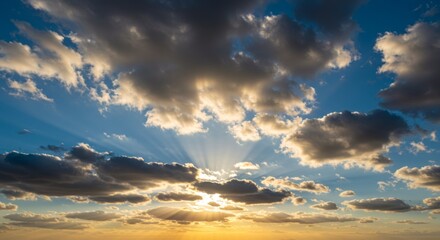 Fototapeta premium Dramatic Sunset Sky with Sunbeams and Clouds