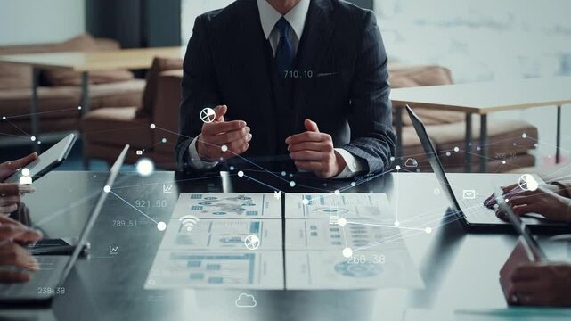 会議するビジネスパーソンのグループとデジタルネットワークのコンセプト